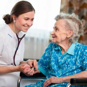 A hospice nurse assisting a elderly women